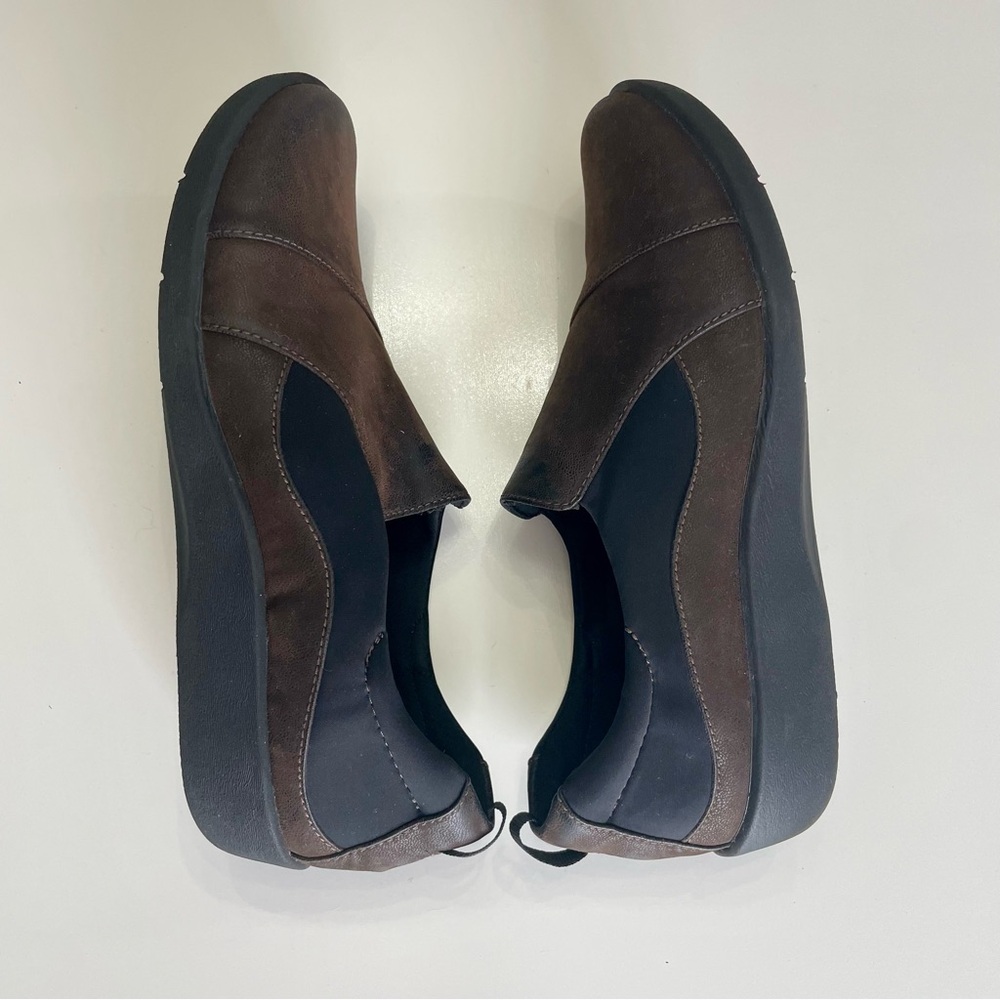 Clarks Sillian Paz Slip-On Shoes Brown Faux Leather, size 9.5